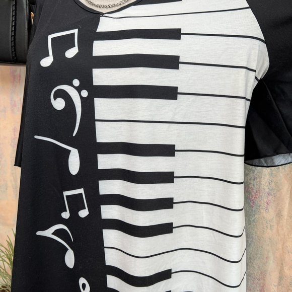📌"Music is in the Air'  Long Cotton Blend Top with Music Notes and Keyboard - Picture 7 of 11
